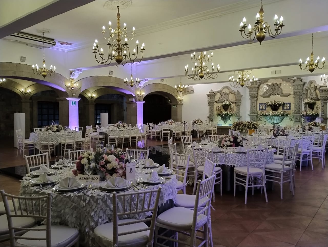 Banquete elegante montado para evento especial